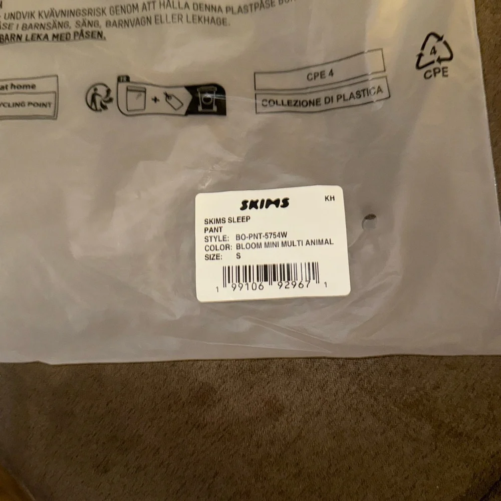 NWT SKIMS Sleepwear Set Tank/Pants Bloom in Mini Multi Animal - Picture 11 of 11